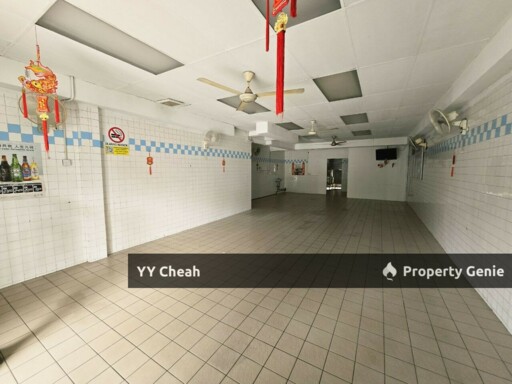 pasir puteh ground floor shop for rent - facing main road, high traffic