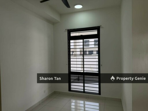 Bigger Size Auto Gate Double Storey Terrace House for Rent @ Eco Summer