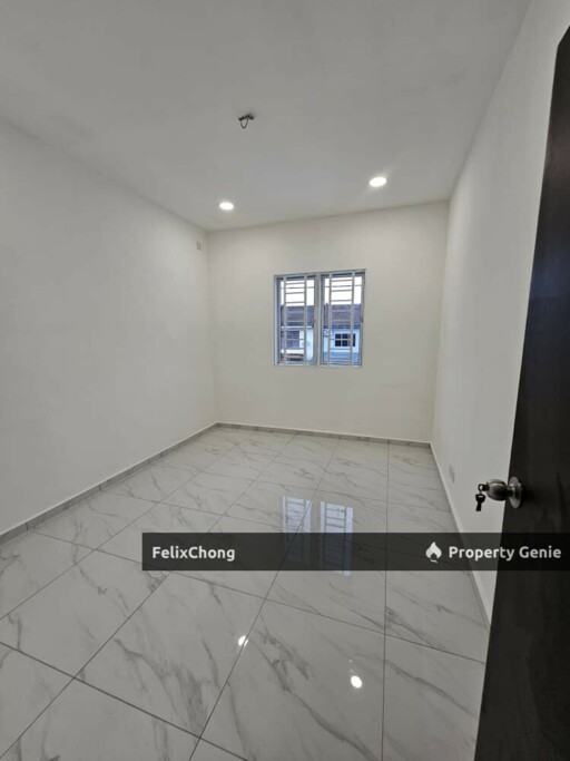 Puteri Wangsa 2 Sty Medium Cost Endlot,Jalan Lading,Ulu Tiram,Renovated