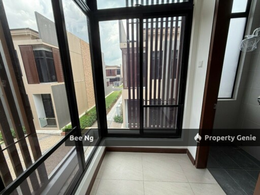 Aurora Sentral Resort Villas / Iskandar Puteri / End Lot / 2 Storey Terrace 24x75 / Brand New
