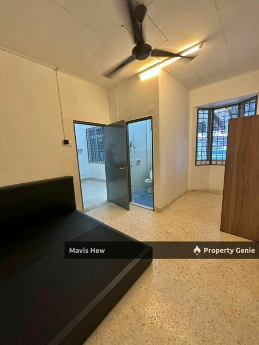 For Rent Jalan Molek 2/6 , Taman Molek, 1-Storey Terrace, G&G