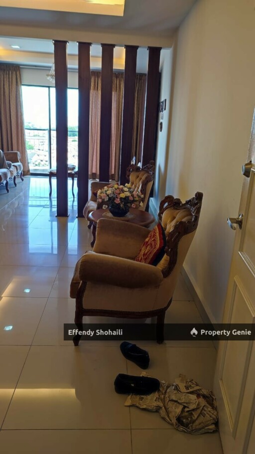 PARAMOUNT VIEW CONDO PJ END LOT
