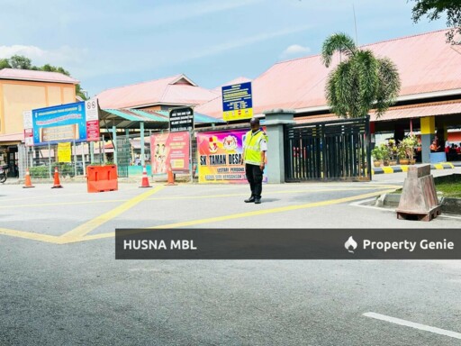 Apartment Corner Lot Renovated Desaminium Flora Seri Kembangan | 3 Bilik | Berhampiran MRT & UPM