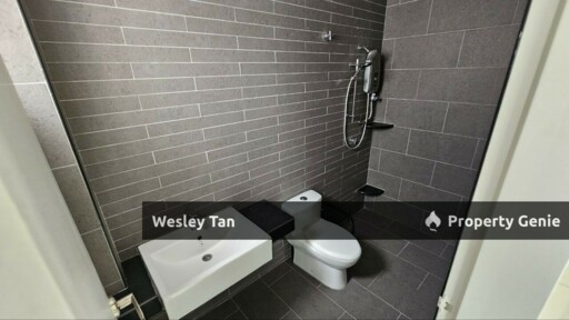 One Krubong Below Value 2 Storey Terrace Freehold Partly Furnished 4br