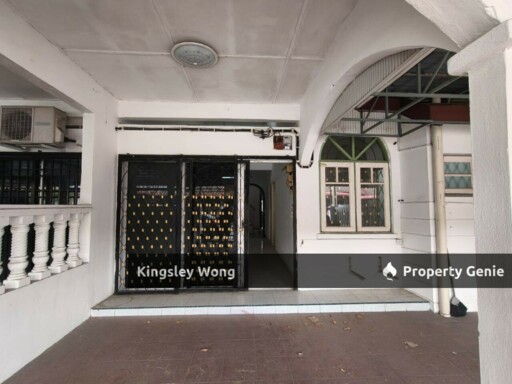 Menglembu Impiana Adril 1.5 Storey Terrace House Good Condition Near Lahat Pengkalan
