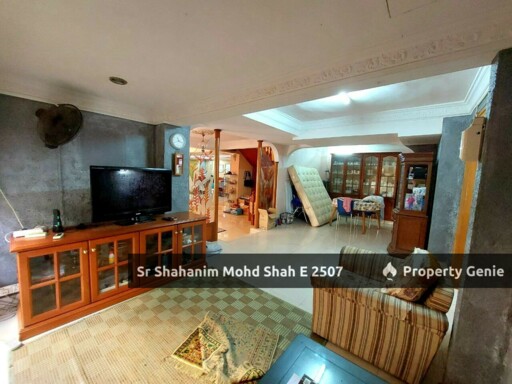 DOUBLE STOREY HOUSE AT TAMAN ALAM MEGAH SEKSYEN 27 SHAH ALAM  END LOT UNIT, RARE UNIT WITH BIG SIZE