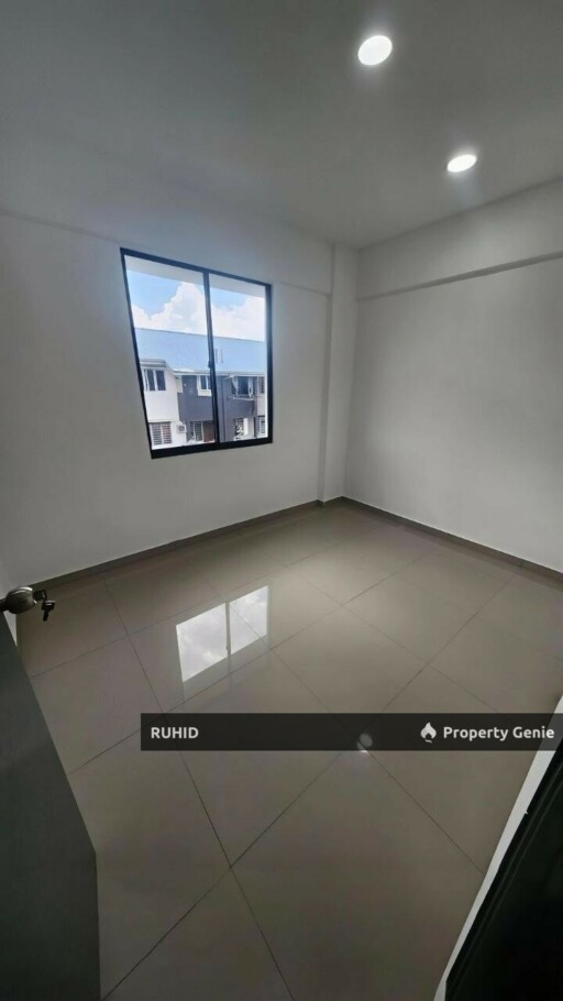 Taman Molek JB Low Cost Flat For Sale | Freehold | Renovated