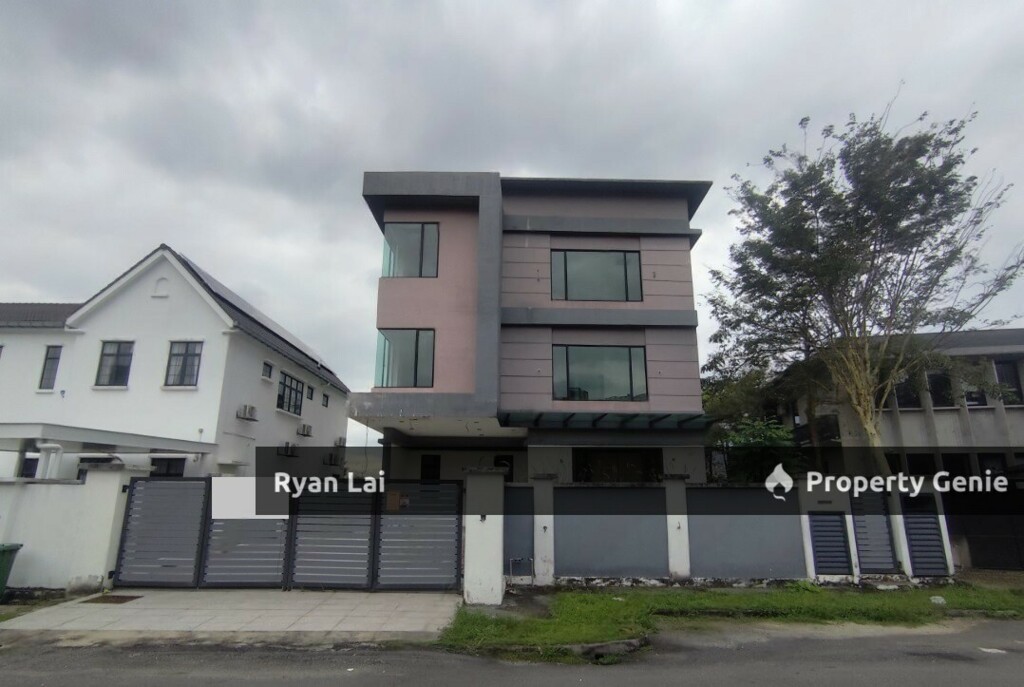 3 Storey Bungalow @ Monterez Golf & Country Club | Save up to 677k | Below Market Value 27% Auction Property!