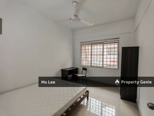 Male Room 2 RM600 @ 1st Floor Shop Apt-Sek 7-Shah Alam-near UITM-Ready Now