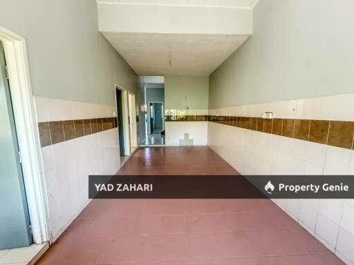Seksyen 30, Jalan Kebun Shah Alam | Single Storey Terrace 4 Bedrooms | RM380K - Flexible Deposit, Kitchen with Table Top and Nearby School