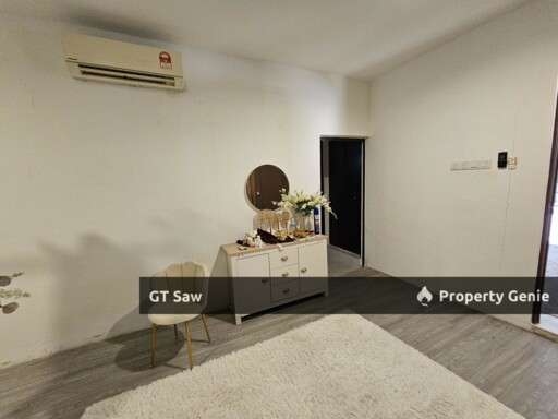3 Storey Taman Intan Kajang Partially Furnished Bungalow For Rent
