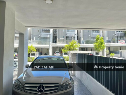 Crescent Park, Bukit Mahkota, Kajang | Townhouse 3+2 Rooms | RM640K - Fully Furnished, Renovated With Bigger Upper Unit