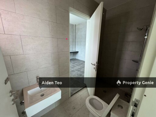 Ujong Paris 8 Residence For Sale