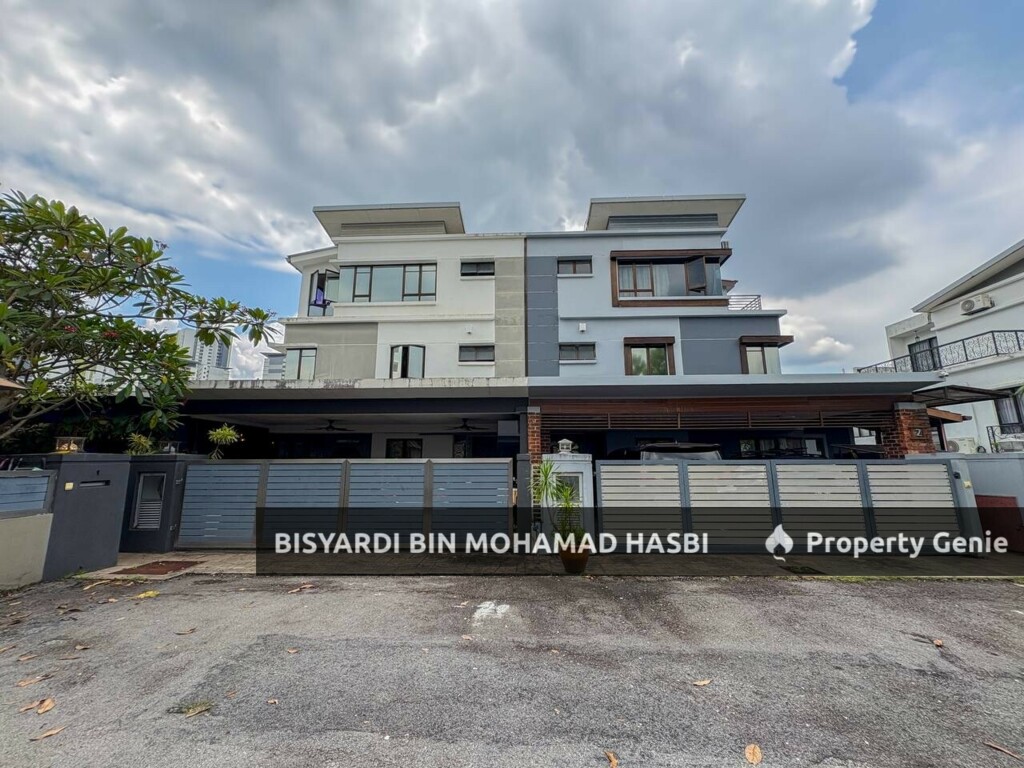 END LOT EXTRA LAND, RENOVATED 3.5 STOREY SEMI DETACHED SAUJANA PALMA RESIDENCE, PRIMA SAUJANA KAJANG .