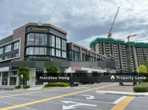WTS/3 Storey Corner Shop-Lot/Eco Santuary/5 Million