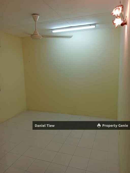 Sri Ehsan Apartment good condition for sell