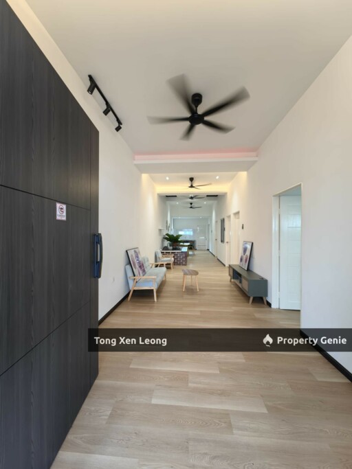 1 Storey @ Ujong Pasir For Sale !! Fully Renovated & Extended !!