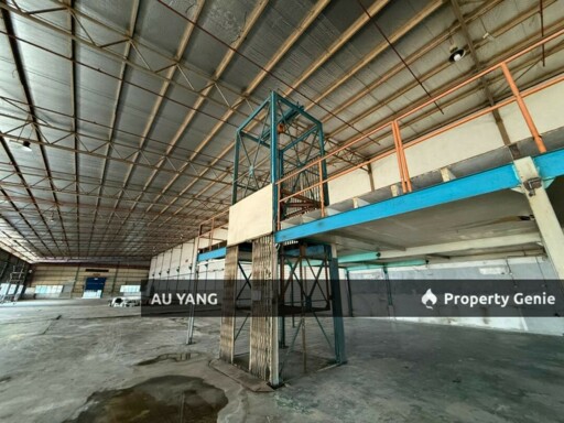 槟城北海北赖 Prai / Perai 工业区 1.5 层半独立式工厂出租 1.5 Storey Semi-Detached Factory For Rent @ Kawasan Perusahaan Perai / Prai
