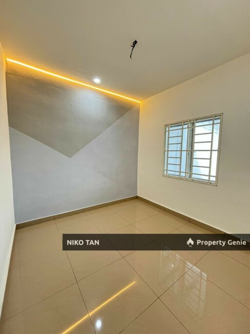 Jalan Lumpit Single Storey With Fully Renovation and Extended Kitchen