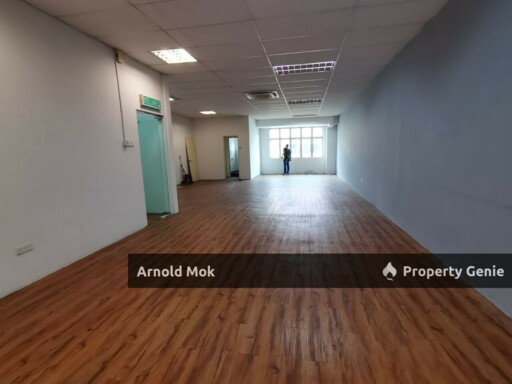 3 storey Shoplot (1st & 2nd floor) at Taman Molek for Rent