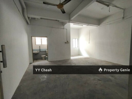 Lahat / Pengkalan Ipoh Two Storey Shoplot For Sale, Facing Main Road, Good Condition, Repaint