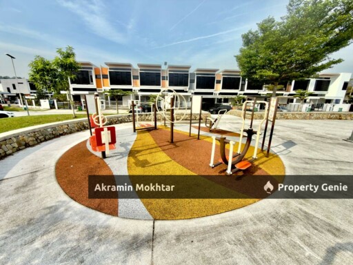 Freehold, Renovated & Partially Furnished | 2.5 Storey Terrace IRIS Taman TTDI Grove, Kajang Selangor