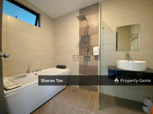 Hot Area Molek Regency 2 Parking 2 Bedroom Golf & Pool View Bath Tub