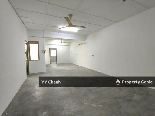 Lahat / Pengkalan Ipoh Two Storey Shoplot For Sale, Facing Main Road, Good Condition, Repaint