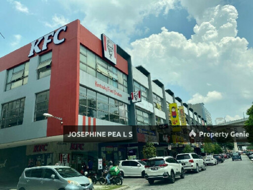 Corner Ground Floor Unit for Rent at The Trillium Lake Fields,Sg Besi
