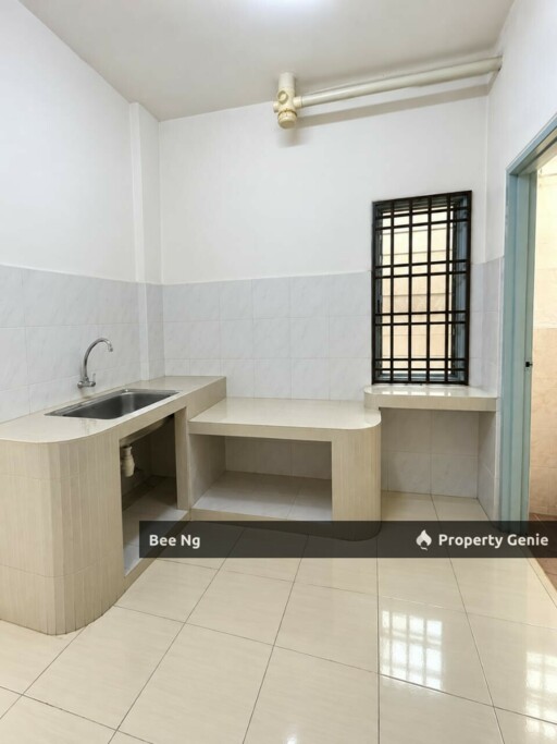 Tampoi Utama / Ground Floor Flat / Fully Renovated / Full Loan