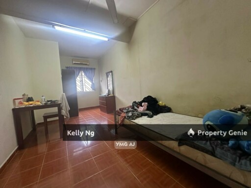 Double Sty House Partly Furnished At Bukit Tinggi 1 Klang For Rent