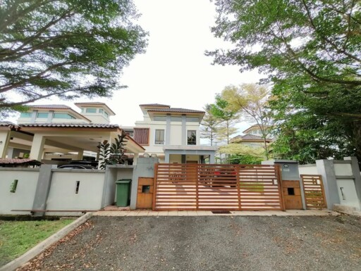 IVORRY VILLAS, PERDANA COLLEGE HEIGHTS,