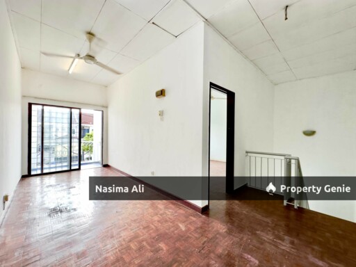 Spacious Unit- 2 Storey, Jalan Turmalin Seksyen 7 Shah Alam