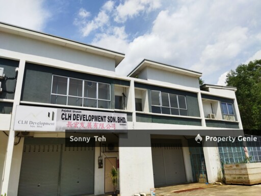 2 storey shop office at Pinggiran Tasik Kiambang near to KTM Serendah