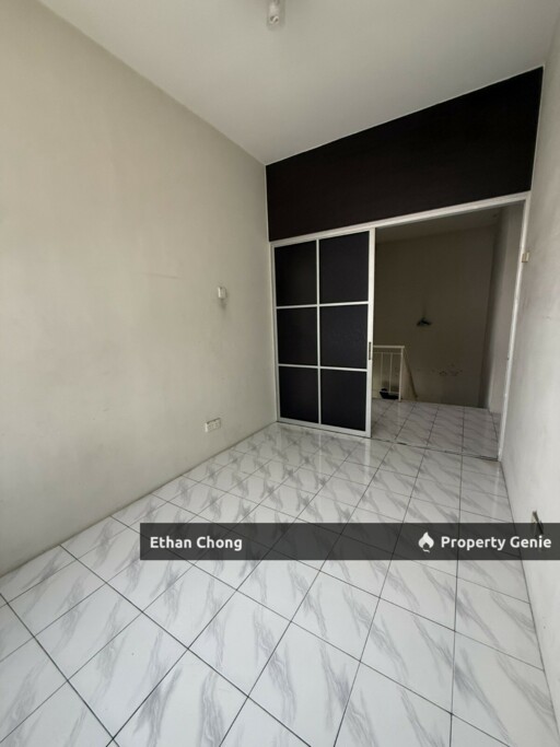 Unfurnished 2 Storey Terrace House for Sale at Mutiara Bukit Raja, Klang