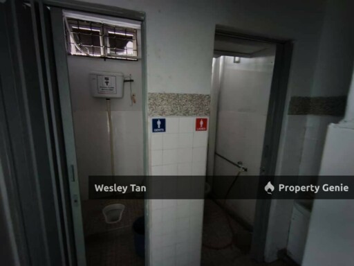 Melaka Raya 3 Storey Corner Shoplot For Rent