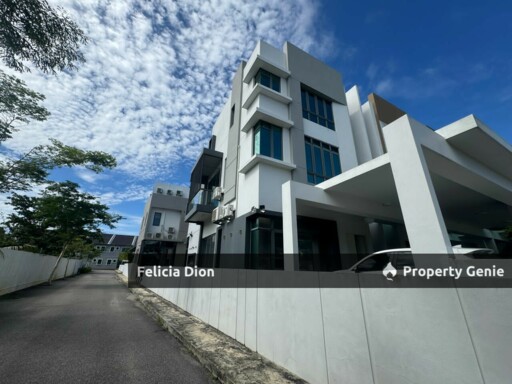 Ujong Pasir 8 Residence Two Half Storeys Superlink Corner for Sale 🏕️