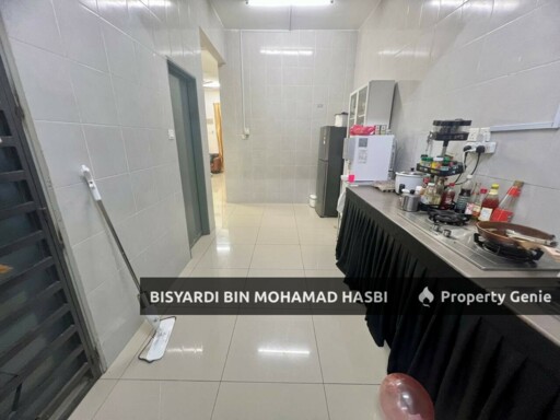 CORNER LOT 2 STOREY SEMI DETACHED, ROYAL  IVORY 2 BANDAR SAUJANA PUTRA.