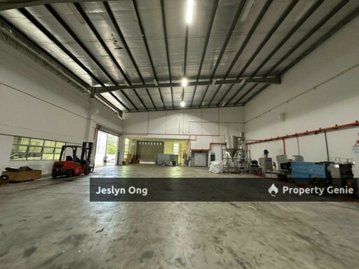 1.5 storey Semi D Factory at i-Park Indahpura Kulai for Rent