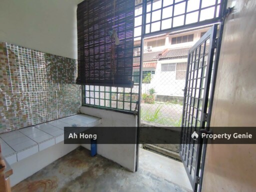 For Sale / Taman Molek / Single Storey / Original Unit / Freehold