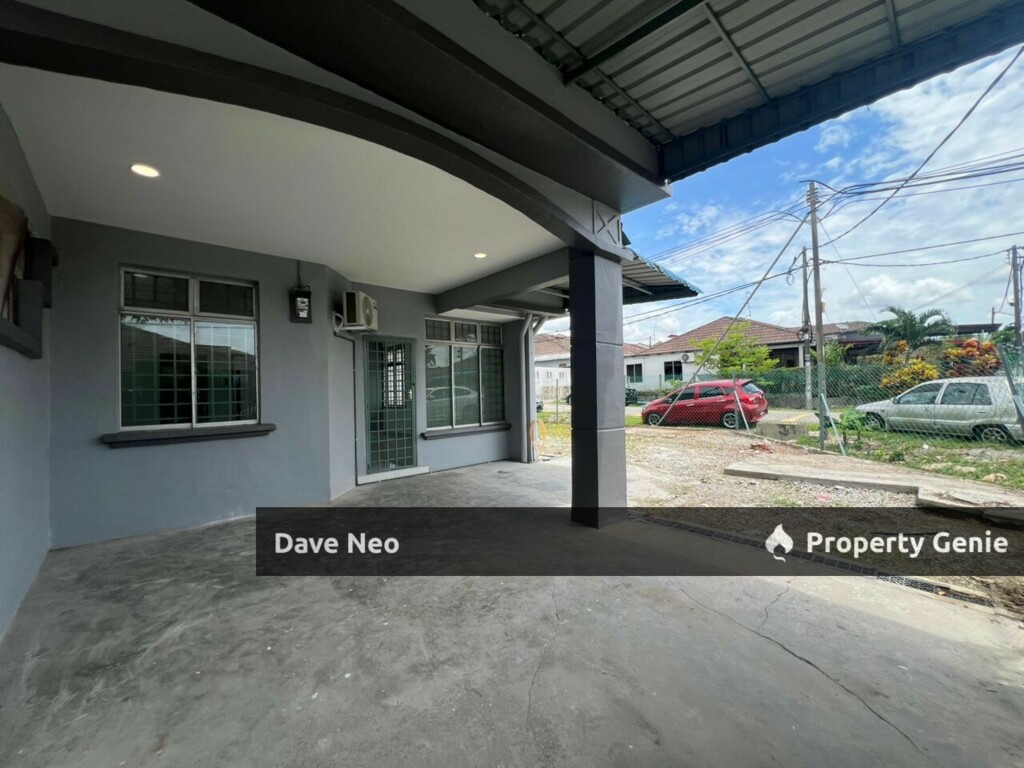 Jalan Kebangsaan • Taman Universiti • 1-Storey House • Corner Lot