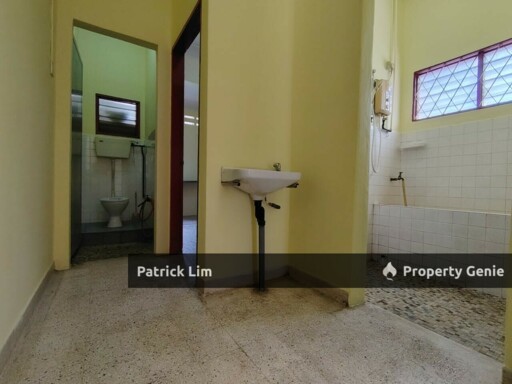 Taman Bukit Beruang Corner Lot, Single Storey Terrace House For Rent