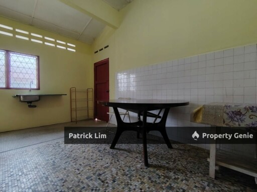 Taman Bukit Beruang Corner Lot, Single Storey Terrace House For Rent