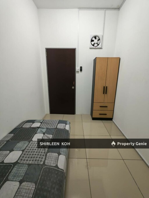 Female Room Renting at Suriamas Suites Condominium @ Larkin JB Town