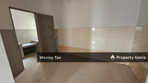 1.5 Corner Townhouse Cheng Freehold 3rooms Extra Parking No Face House