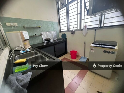 Kipark Tampoi Room for Rent