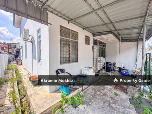 End Lot & Renovated | 2 Storey Terrace Taman Mawar 2, Bandar Baru Salak Tinggi.
