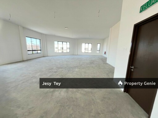 ECO TROPICS  AVENUE 2 - CORNER SHOP FOR RENT