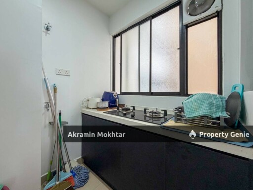 Freehold, Walking Distance To LRT, Partially Furnished & 2 Parking | Ten Kinrara Residence, Bandar Kinrara , Puchong