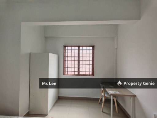 Female Room 2 RM550 @ 2nd Floor Shop Apt-Sek 7-Shah Alam-near UITM-Ready 15/10